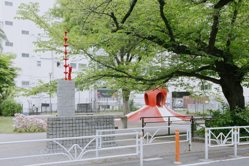 恵比寿の「タコ公園」にパブリックアートが出現。災害時の一時退避場所を広めるため、シブヤ・アロープロジェクトが彫刻家・名和晃平氏による彫刻作品を制作・公開!
