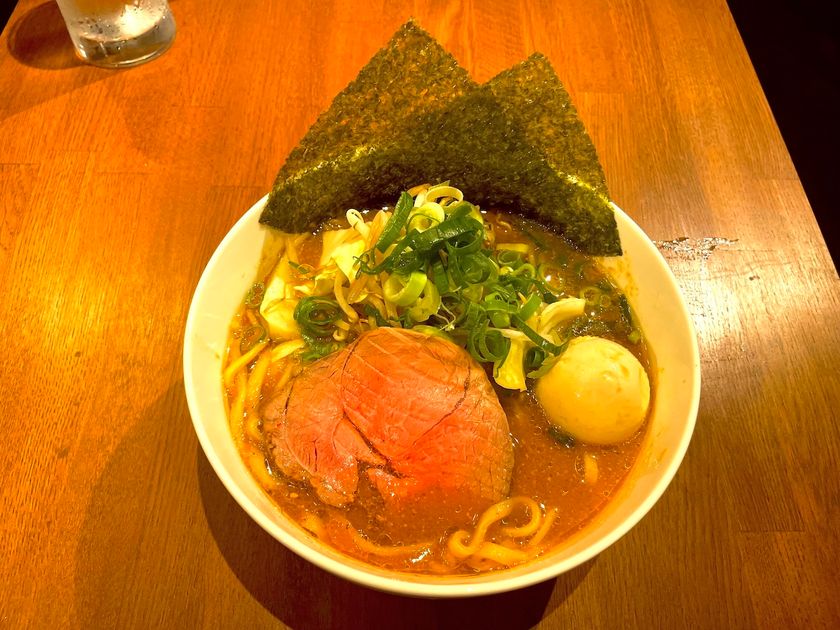 「脂じゃない、旨みで満たす。」身体がよろこぶ“ご褒美ラーメン”伝説のラーメン店「ばしらあ」が人形町に復活！