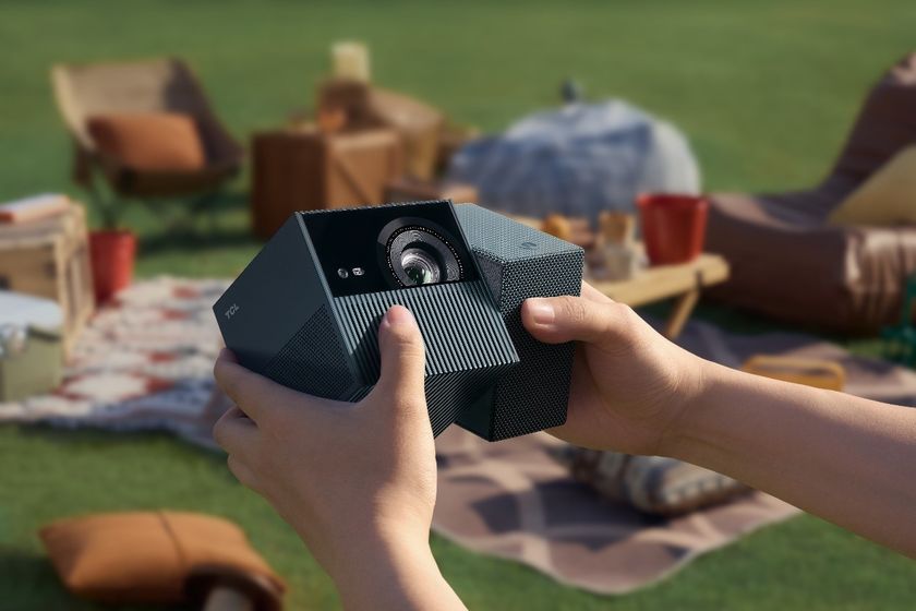 TCL PROJECTOR「PlayCube」日本上陸!“手のひらでひねる”シネマ体験― 9月5日からGREEN FUNDINGで先行支援受付開始