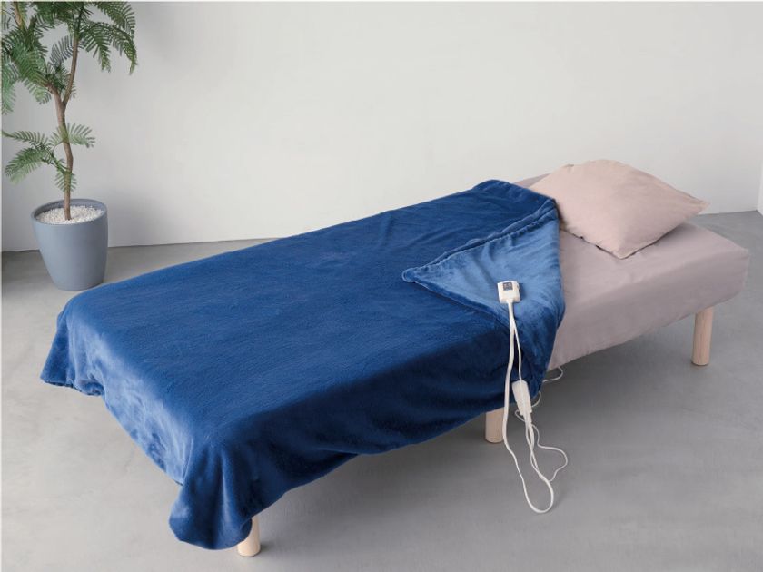 極上シルキータッチで「足ポカ快眠」を実現!「プレミアムフェイクファー電気毛布」にネイビーが新登場