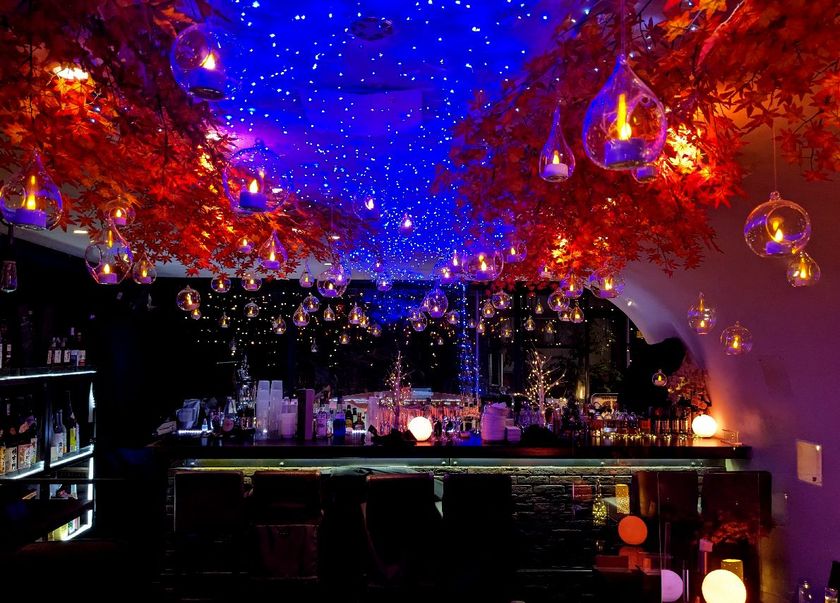 秋のイルミネーションイベント『キャンドルと紅葉 2025』吉祥寺の「夜カフェ・夜パフェ SUN Tama Bar」で開催中!