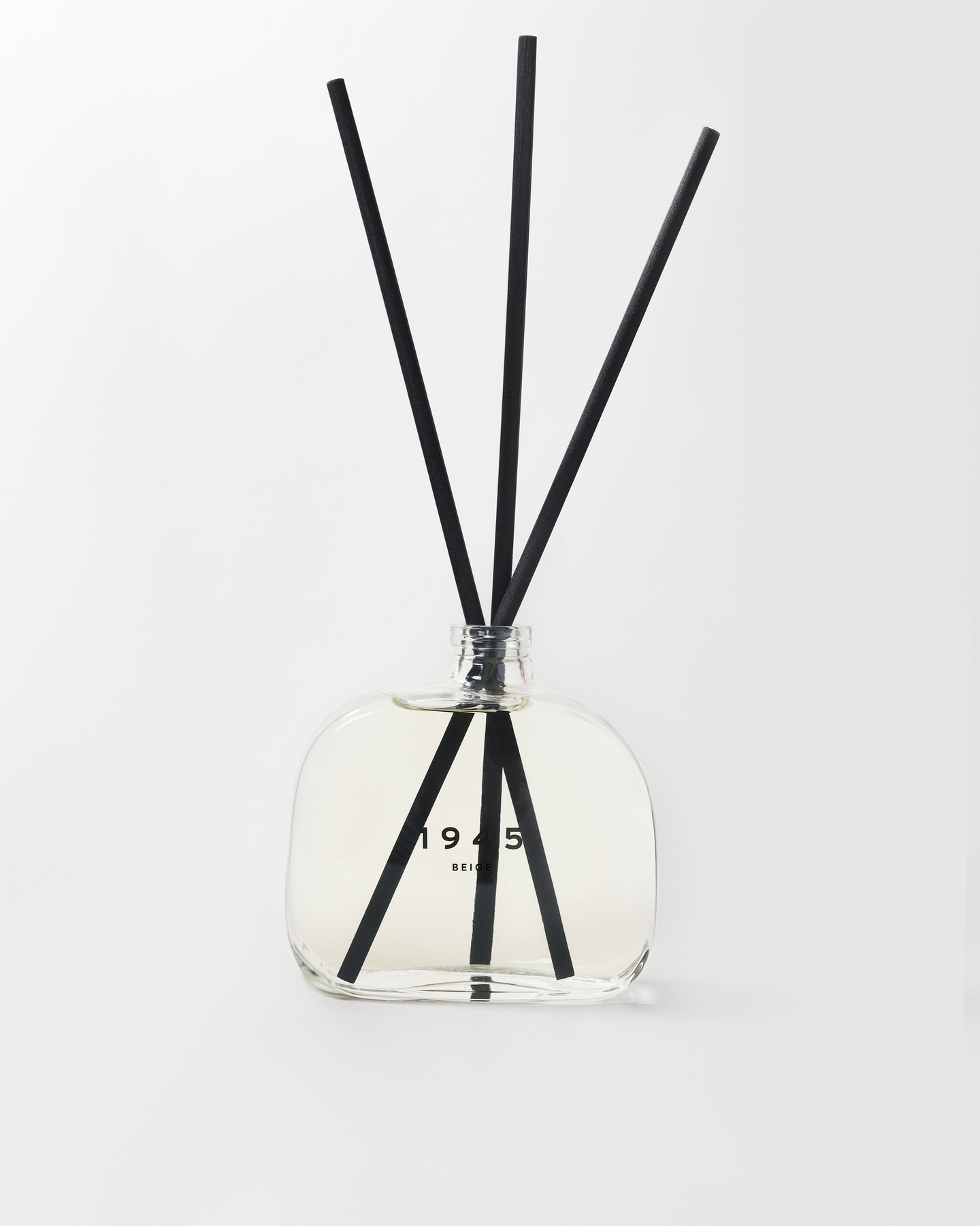 SHOLAYEREDが紡ぐ“香りの進化”　『1945 フレグランスディフューザー』誕生