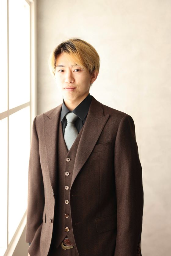 「男の成人式は、ただの儀礼」なのか？世間の冷めたデータを覆し、自腹でオーダースーツを仕立てたある若者の事例を公開