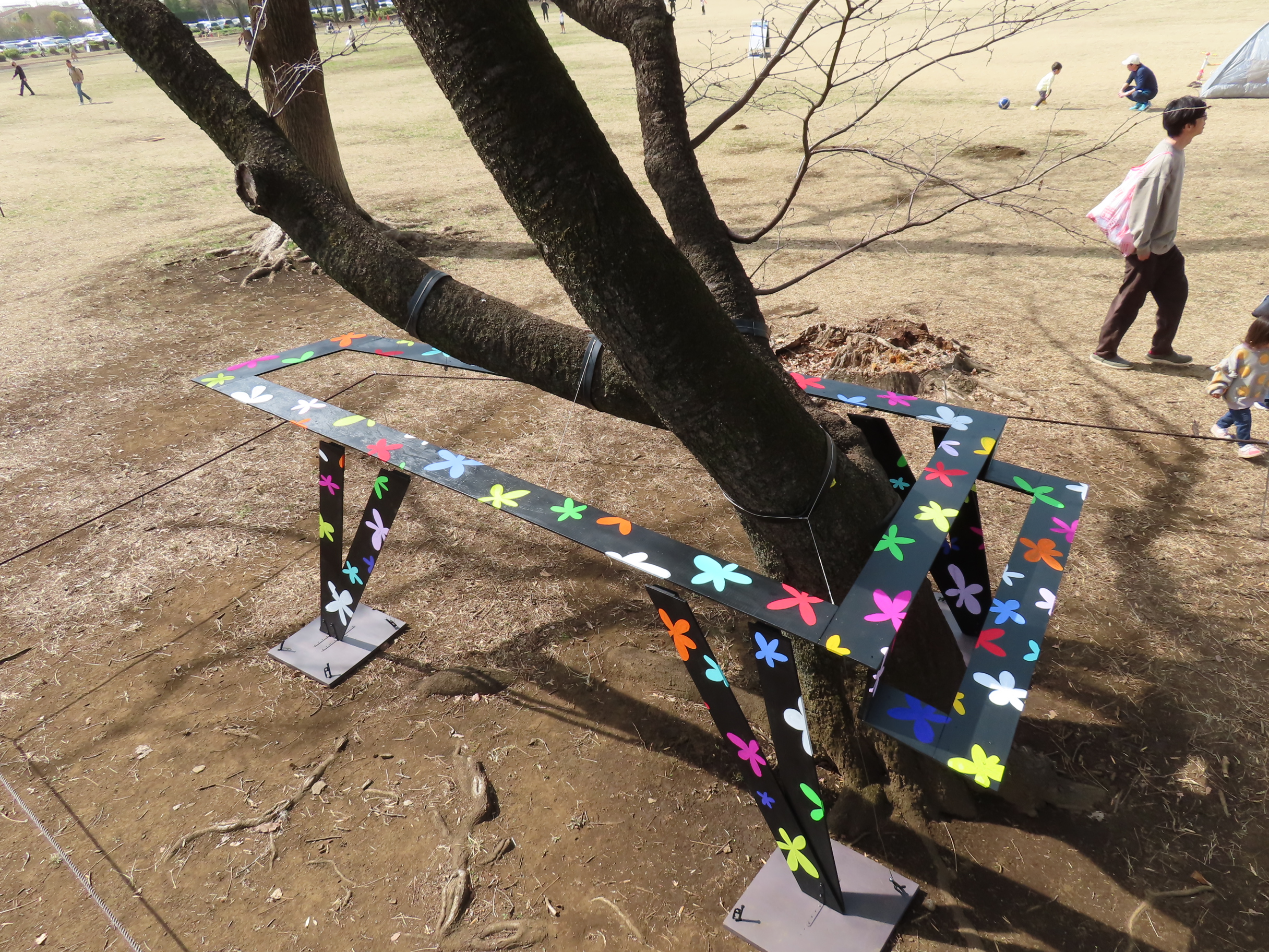 3/22まで小金井公園で野外アート展を開催中！3/8には特別プログラム「アーティスト・トーク」＆「パフォーマンス」も実施