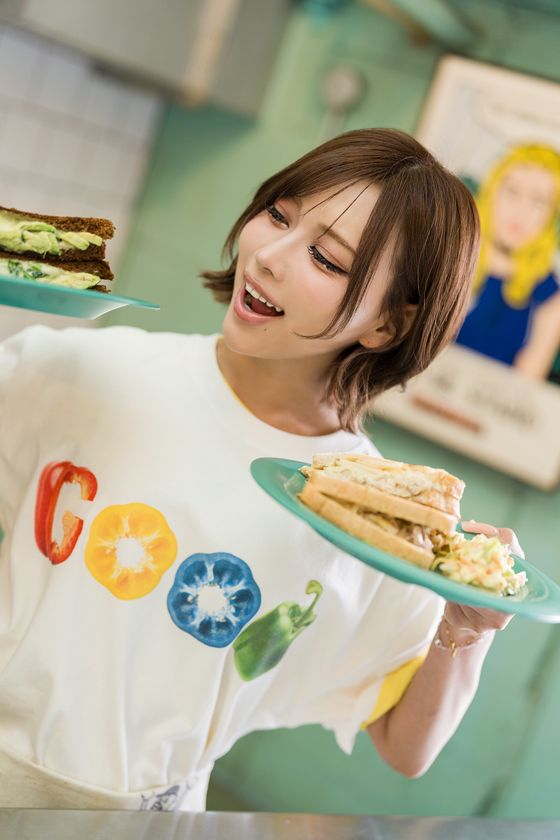 三共食品発ライフスタイルブランド「GOODFOOD」きぃぃりぷさんをモデルに起用した新作が2026年春夏、Tシャツ7型を公式ECで3/24発売