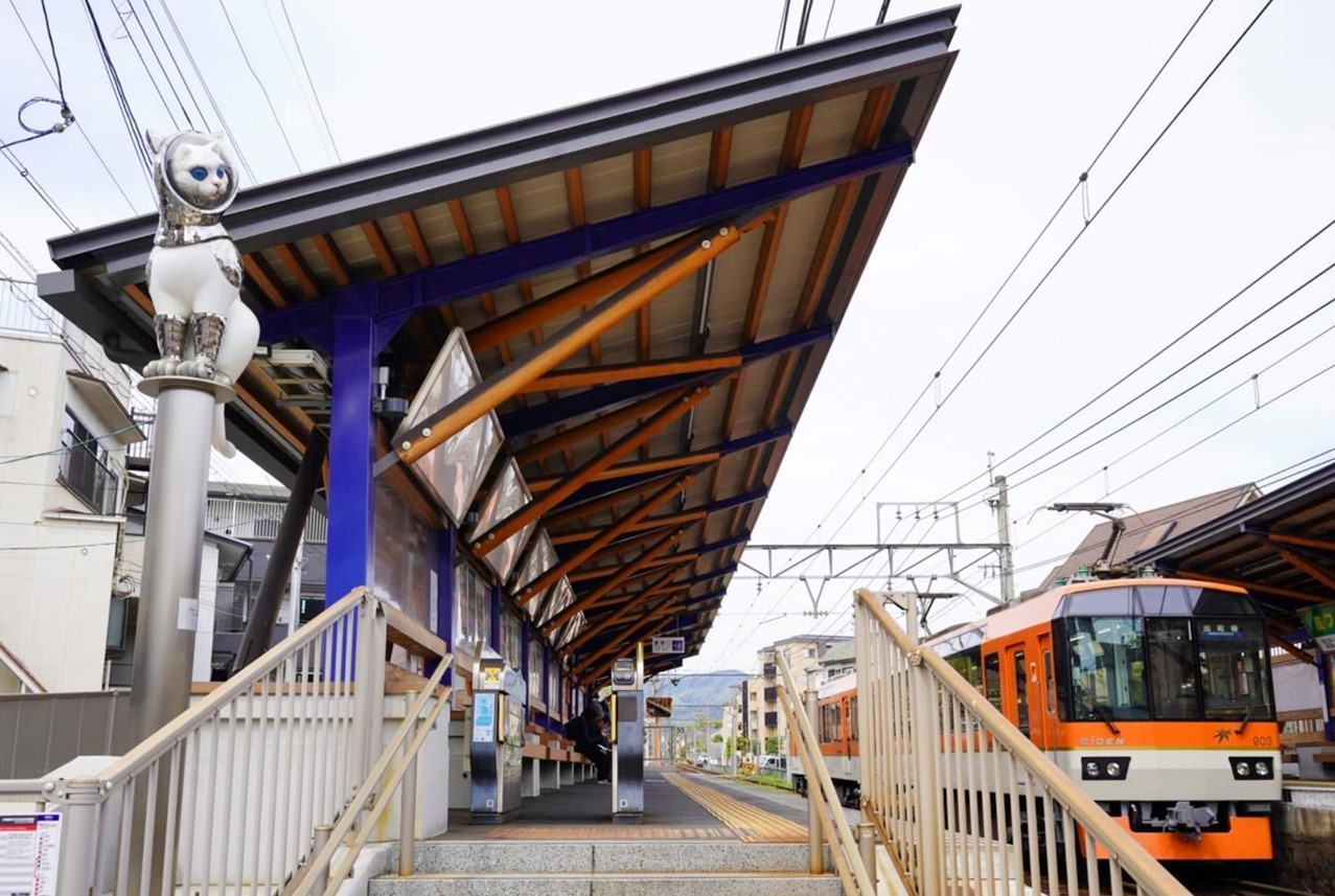 京都・左京区 “つくり手” が集う街で、創作を見守る「風見鶏」「茶山・京都芸術大学駅」に卒業生作品を新設置