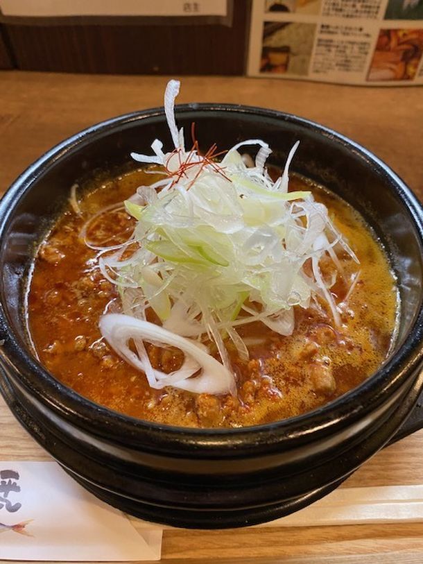 韓国出身の店主が作る、自家製コチュジャン「旨辛土鍋ラーメン」の売上が倍増！まだまだ続く激辛ブーム、今のトレンドは“旨辛”