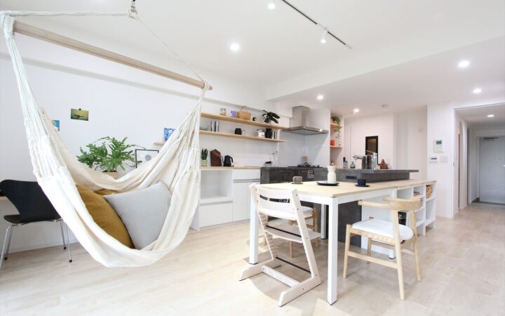 ミリ単位の「造作家具」で理想の住まいを形に。築9年・庭付きマンションの部分リフォーム事例を公開