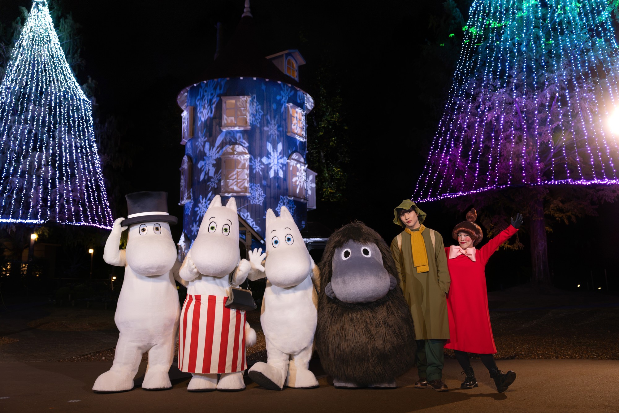 ムーミンバレーパークで毎日ホワイトクリスマスを体験できる！雪あそびやそりあそび、「雪と光のホワイトテラス」、物語の世界観に浸るイルミネーション、大人気の「ご先祖さま」も登場する2つのクリスマスショーを満喫！「ムーミン谷のクリスマス 2026」10月31日（土）よりスタート！