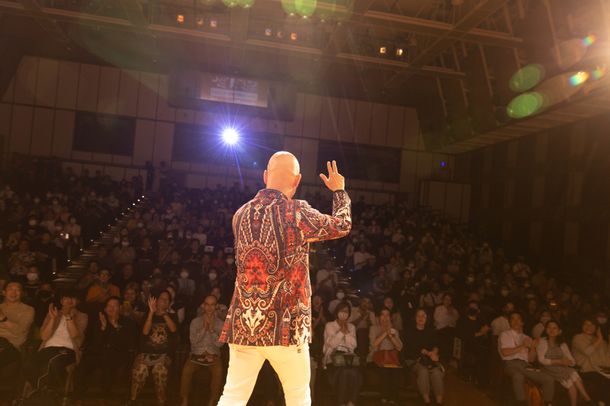 総フォロワー数200万人超のYouTube講演家・鴨頭嘉人が『鴨頭嘉人講演会 in 兵庫』を7月28日(金)に開催！兵庫限定のカバーの本が手に入るチャンス