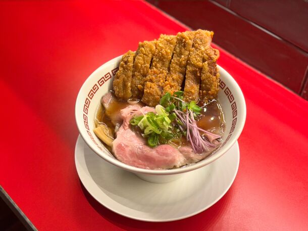 駄目な隣人×Ramen Izakaya Deniro　“駄目なデニーロ”コラボラーメン4品登場！「Ramen Izakaya Deniro 新宿南口店」で提供開始