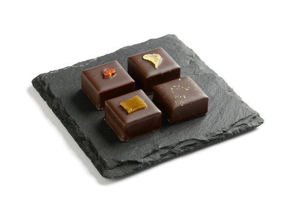 バレンタインデーに向けての新作　Heichinrou Chocolat -聘珍樓ショコラ -「薬膳アソート」「クッキーサンド杏仁」「クッキーサンドマンゴー」を一部催事と公式オンラインショップなどで2024年1月24日(水)新発売！