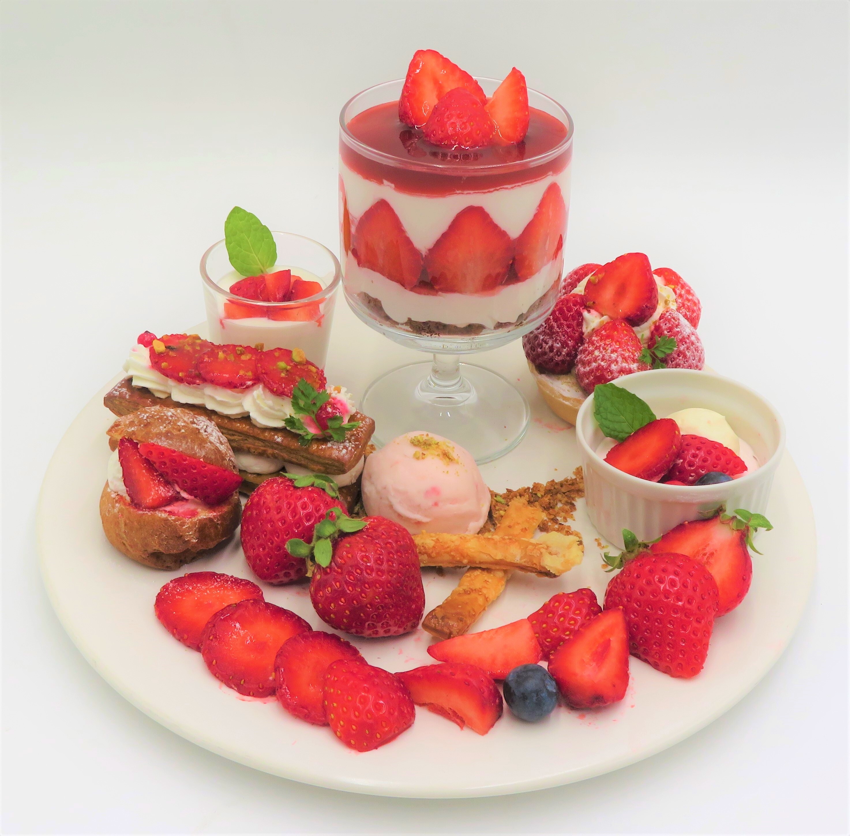 【近鉄百貨店 奈良店】フルーツ&スイーツカフェ「フルフルール」で奈良店限定の「贅沢いちごプレート」が登場!